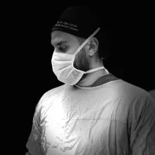 Op. Dr. Oğuz Çörtük — Plastik Rekonstrüktif Ve Estetik Cerrahi, İstanbul. Portre fotoğrafı.