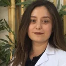 Dt. Esra Seçkin — Diş Hekimi, Şehitkamil, Gaziantep. Portre fotoğrafı.