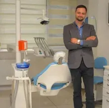 Dr. Dt. Semih Demircioğlu — Protetik Diş Tedavisi, Çankaya, Ankara. Portre fotoğrafı.