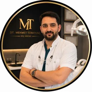 Dt. Mehmet Türktunç — Diş Hekimi, Gaziantep. Portre fotoğrafı.