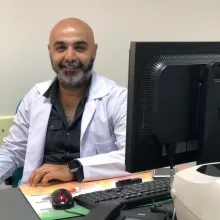 Uzm. Dr. Ali Gümüş — Enfeksiyon Hastalıkları, Yıldırım, Bursa. Portre fotoğrafı.