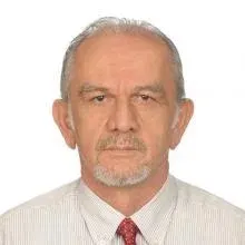 Uzm. Dr. Şeref Özer — Psikiyatri, İstanbul. Portre fotoğrafı.