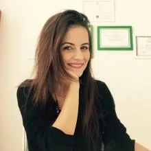 Uzm. Psk. Nazlı Merve Küçükali — Psikoloji, İstanbul. Portre fotoğrafı.