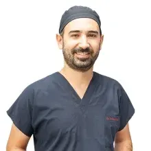 Op. Dr. Kenan Akbaş — Plastik Rekonstrüktif Ve Estetik Cerrahi, Denizli. Portre fotoğrafı.