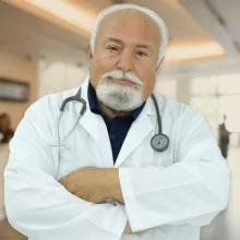 Uzm. Dr. Hüseyin Yaşar — Nöroloji, Kuşadası, Aydın. Portre fotoğrafı.