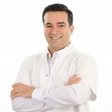 Dt. Harun Bağcı — Diş Hekimi, Kadıköy, İstanbul. Portre fotoğrafı.
