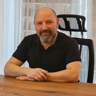 Uzm. Dr. Kerem Şenol Coşkun — Psikiyatri, Afyonkarahisar. Portre fotoğrafı.