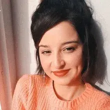 Dyt. Sümeyye Uzman — Diyetisyen, Kocaeli. Portre fotoğrafı.
