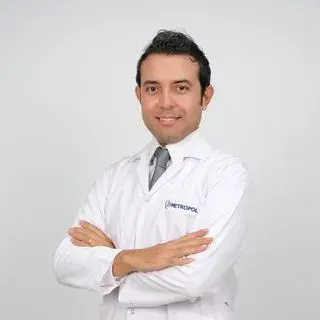 Op. Dr. Ömür Keskin — Kadın Hastalıkları Ve Doğum, Çiğli, İzmir. Portre fotoğrafı.