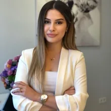 Psk. N.Elif Karatarla — Psikoloji, İstanbul. Portre fotoğrafı.