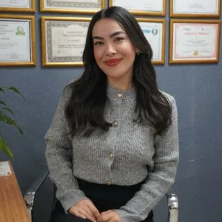 Uzm. Dr. Gül Uğur — Fiziksel Tıp Ve Rehabilitasyon, Kocaeli. Portre fotoğrafı.