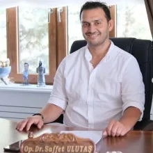 Op. Dr. Saffet Ulutaş — Plastik Rekonstrüktif Ve Estetik Cerrahi, Gaziantep. Portre fotoğrafı.