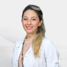 Op. Dr. Pınar Tuğçe Özer — Kadın Hastalıkları Ve Doğum, Karşıyaka, İzmir. Portre fotoğrafı.