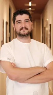 Uzm. Dt. Berkay Göler profilinde yer alan galeri fotoğrafı.