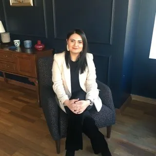 Psk. Başak Çiftçioğlu — Psikoloji, İstanbul. Portre fotoğrafı.