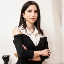 Psk. Kübra Uyanık — Psikoloji. Portre fotoğrafı.