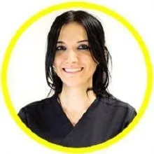 Dt. Berna Zeybek — Diş Hekimi, Denizli. Portre fotoğrafı.