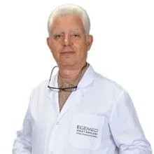 Op. Dr. Kadir Şenocak — Göz Hastalıkları, Söke, Aydın. Portre fotoğrafı.
