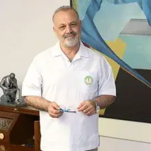 Op. Dr. Şadi Özdemir — Kadın Hastalıkları Ve Doğum, İstanbul. Portre fotoğrafı.