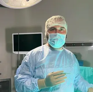 Op. Dr. Anıl Özpak profilinde yer alan galeri fotoğrafı.