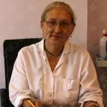 Uzm. Dr. Ece Gümüştepe — Dermatoloji, İstanbul. Portre fotoğrafı.