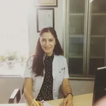 Uzm. Dr. Güler Türkeş Çelik — İç Hastalıkları, Üsküdar, İstanbul. Portre fotoğrafı.