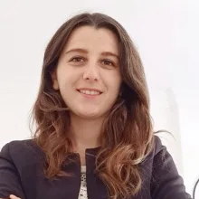 Uzm. Psk. Özge Koçak — Fethiye, Muğla. Portre fotoğrafı.