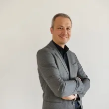 Fzt. | Bilim Uzmanı Emre Serdar Atalay — Fizyoterapi Ve Rehabilitasyon, Ankara. Portre fotoğrafı.