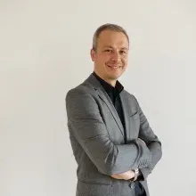 Fzt. | Bilim Uzmanı Emre Serdar Atalay — Fizyoterapi Ve Rehabilitasyon, Ankara. Portre fotoğrafı.
