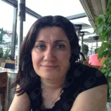 Uzm. Dr. Nahide Gültekin Çem — Dermatoloji, İstanbul. Portre fotoğrafı.