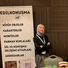 Dkt. Elif Yolcu — Dil ve Konuşma Terapisi, Eskişehir. Portre fotoğrafı.