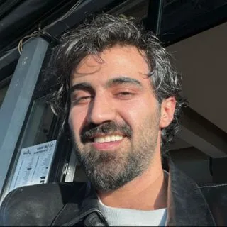 Dr. Servet Toprak — Diş Hekimi, Bitlis. Portre fotoğrafı.