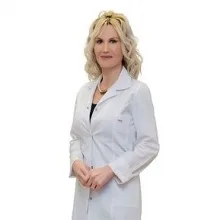 Dr. Öğr. Üyesi Esra Zeynep Coşkunoğlu — Tıbbi Patoloji, Konya. Portre fotoğrafı.