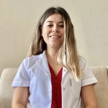 Fzt. Ayşegül Uzun — Fizyoterapi Ve Rehabilitasyon. Portre fotoğrafı.