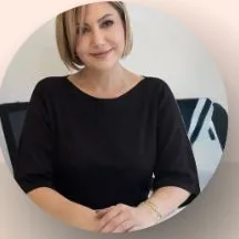 Dr. Hayal Demiray — Sertifikalı Medikal Estetik, İstanbul. Portre fotoğrafı.