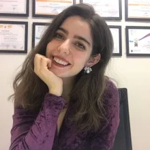 Dyt. İrem Erhan — Diyetisyen. Portre fotoğrafı.