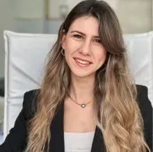 Kl. Psk. Çağla Aras — Psikoloji, İstanbul. Portre fotoğrafı.