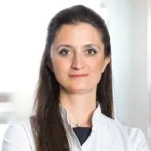 Op. Dr. Özlem Dülger — Kadın Hastalıkları Ve Doğum, Kadıköy, İstanbul. Portre fotoğrafı.