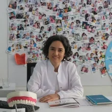 Uzm. Dr. Esma Yıldız — Antalya. Portre fotoğrafı.