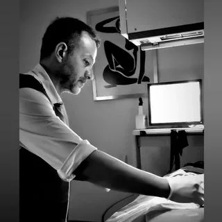 Doç. Dr. Tufan Cansever — İstanbul. Portre fotoğrafı.