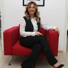 Uzm. Fzt. Elif Özkaleli Vardar — Fizyoterapi Ve Rehabilitasyon, Ankara. Portre fotoğrafı.