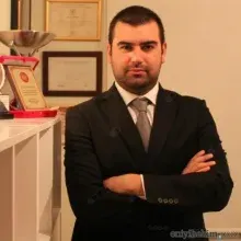 Uzm. Psk. Alican Kaya — Psikoloji, İstanbul. Portre fotoğrafı.