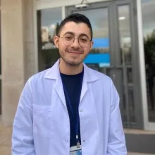Fzt. Eren Uyar — Fizyoterapi Ve Rehabilitasyon. Portre fotoğrafı.