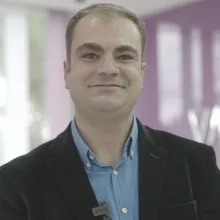 Op. Dr. Mehmet Can Şakı — Plastik Rekonstrüktif Ve Estetik Cerrahi, İstanbul. Portre fotoğrafı.