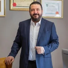 Prof. Dr. Melih Atahan Güven — Kadın Hastalıkları Ve Doğum, İstanbul. Portre fotoğrafı.