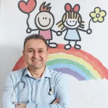Uzm. Dr. Erhan Yüce — Çocuk Sağlığı Ve Hastalıkları, Bahçelievler, İstanbul. Portre fotoğrafı.