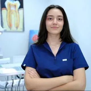 Dt. Yağmur Ebrar İsmailoğulları — Diş Hekimi, Sancaktepe, İstanbul. Portre fotoğrafı.
