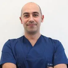 Dr. Dt. Tolga Sandıkçı — Şişli, İstanbul. Portre fotoğrafı.