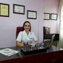 Dt. Fulya Güler — Diş Hekimi, Adana. Portre fotoğrafı.