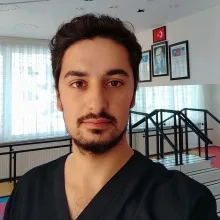 Fzt. Cihat Kayiş — Fizyoterapi Ve Rehabilitasyon. Portre fotoğrafı.